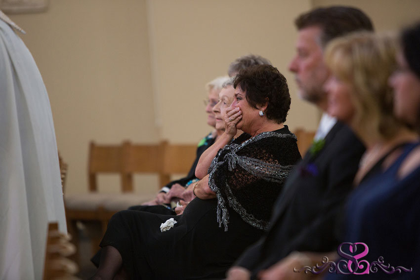 19-mother-of-groom-crying-during-ceremony-kansas-photographer