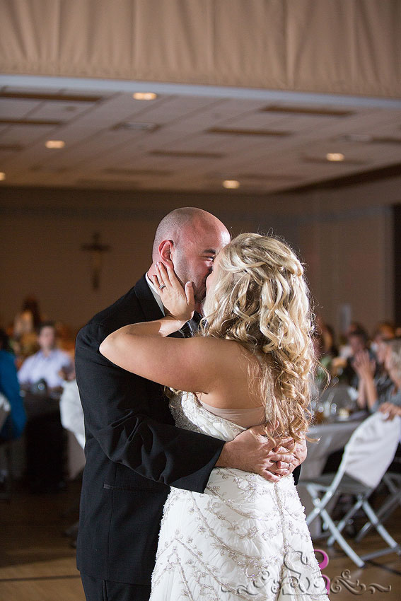 44-bride-and-groom-kiss-during-first-dance-michigan-photographer