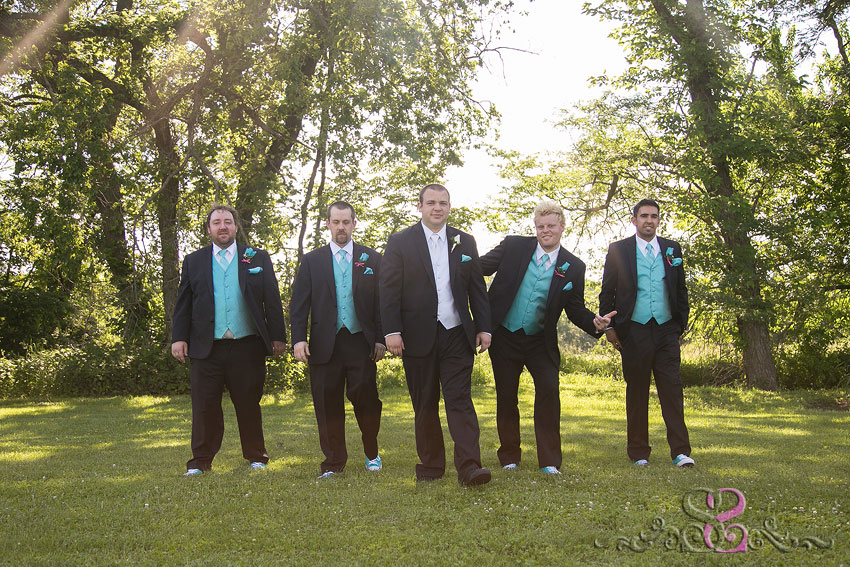 10-groomsmen-pose-kansas-wedding-photographer