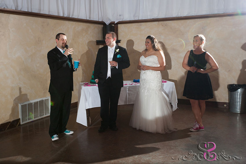 39-best-man-gives-toast-michigan-wedding-photographer
