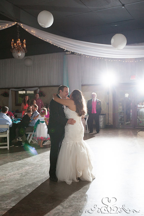 40-wide-shot-of-bride-and-groom-first-dance-michigan-wedding-photographer-stony-point-hall-wedding