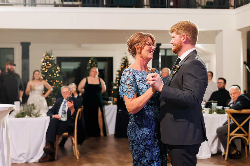 Alaska Haus Winter Wedding