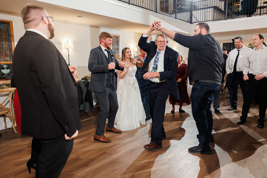 Alaska Haus Winter Wedding